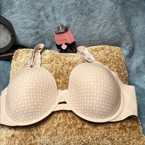 Polka Dot Nude T-Shirt Bra with Smooth Molded Cups & straps. Comfy fitting. 40C